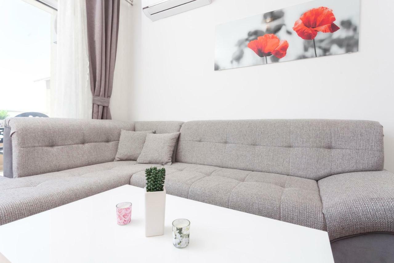 Apartments Dora Макарска Экстерьер фото