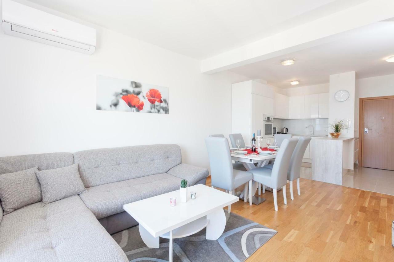 Apartments Dora Макарска Экстерьер фото