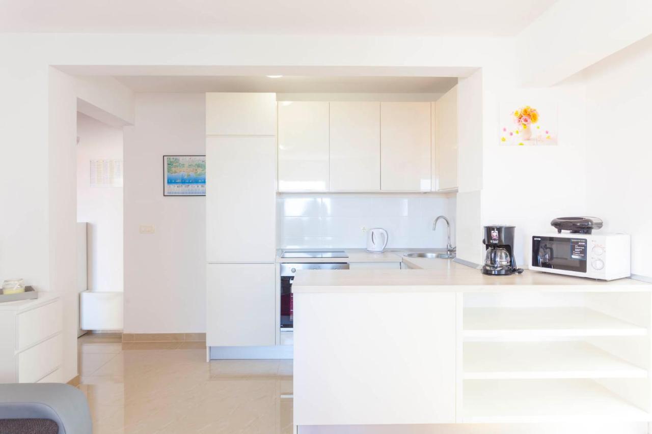 Apartments Dora Макарска Экстерьер фото