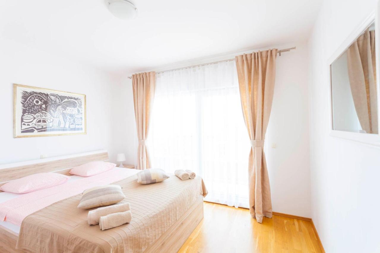 Apartments Dora Макарска Экстерьер фото